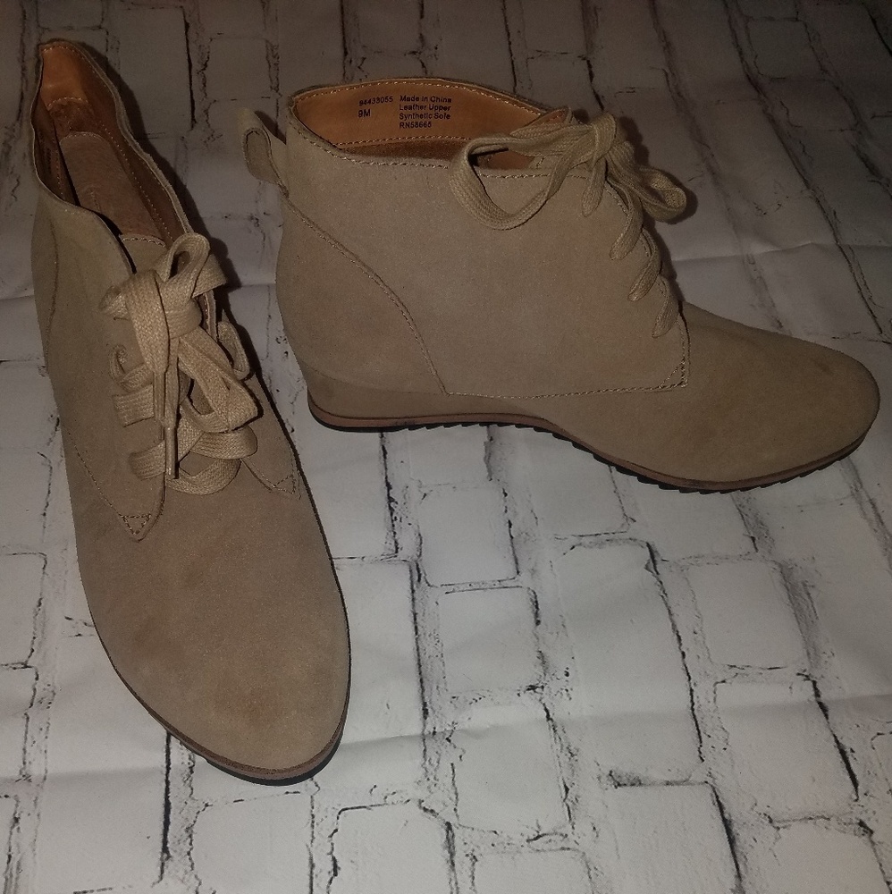 Leather Lace up Tan Bootie Sz.9